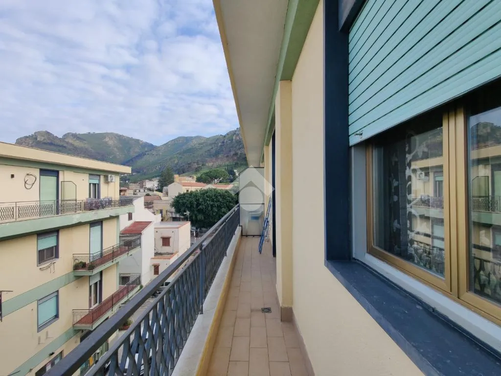 Balcon - Third Floor Flat with Balcony in Villagrazia