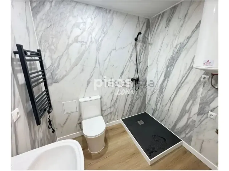 Salles de bain - Reformed Flat with Balcony in Bilbao's Old Town