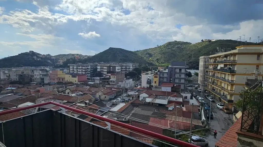 Rõdu - Modernised Apartment with Panoramic Balcony in Messina