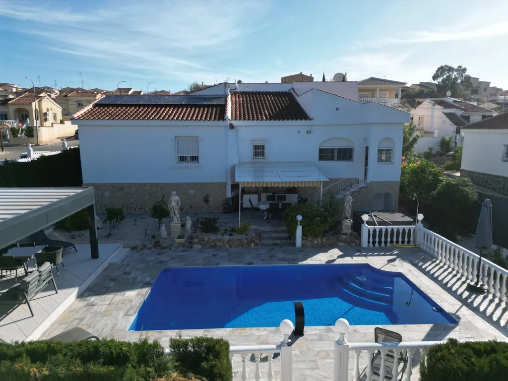 Bassein - Detached Villa with Pool in La Marina, Elche
