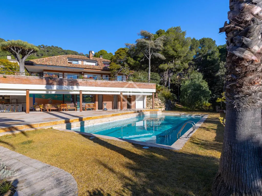 Piscine - Luxury Villa with Sea View in Premià de Dalt