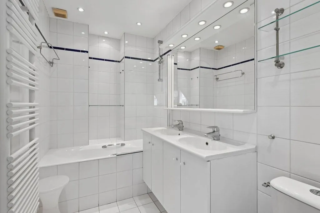 Salles de bain - Pied à Terre Duplex avec Vue Tour Eiffel à Paris XVI