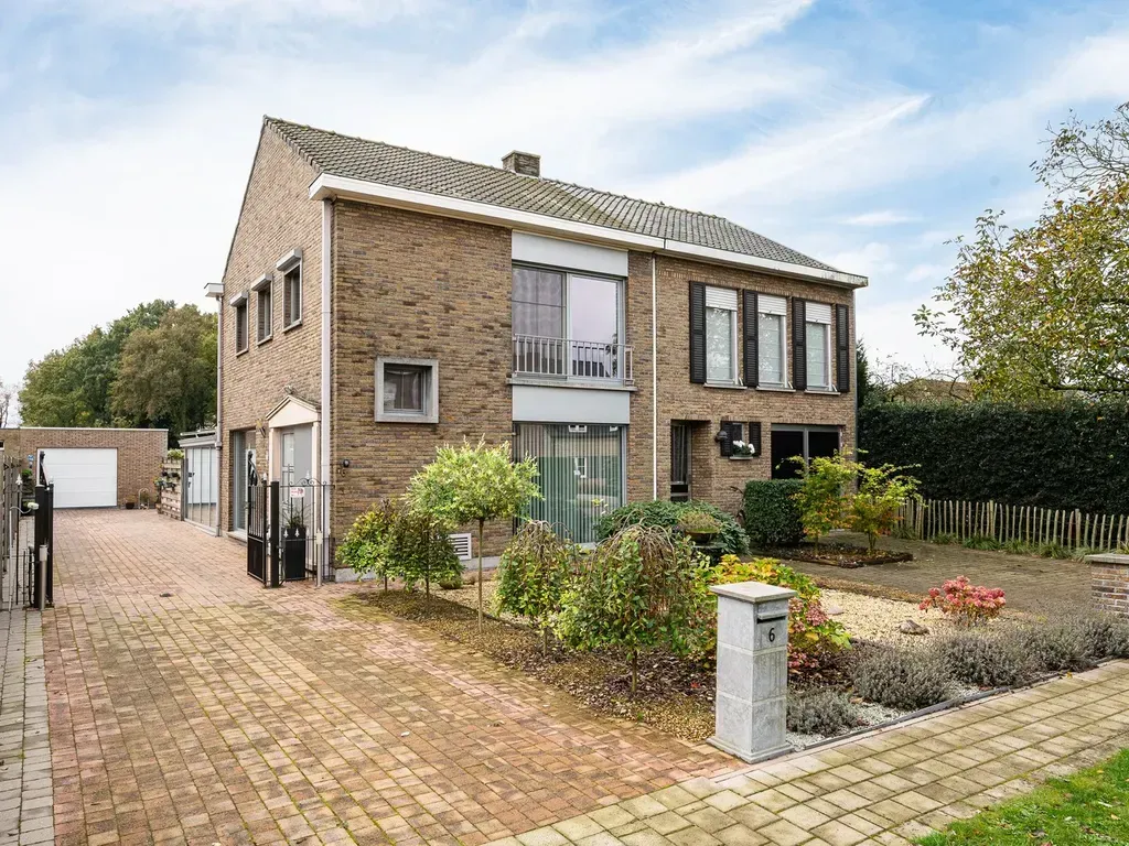 Extérieur - Maison avec Jardin et Garage à Eeklo