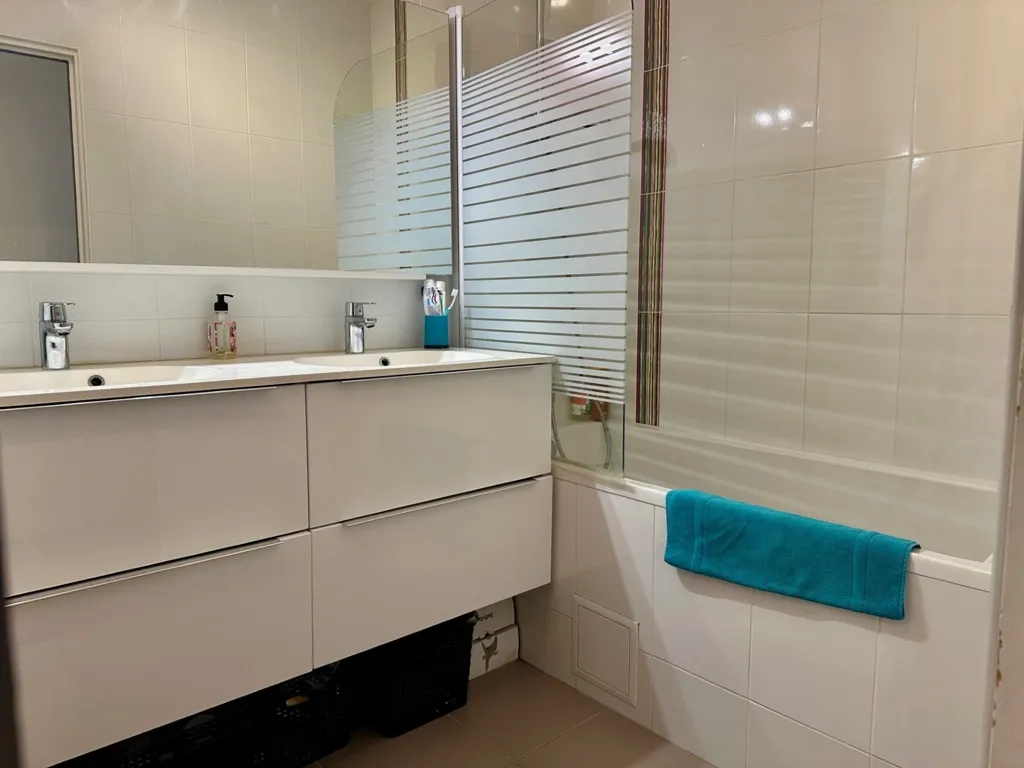 Salles de bain - Appartement 6 Pièces avec Vue Dégagée à Parly 2