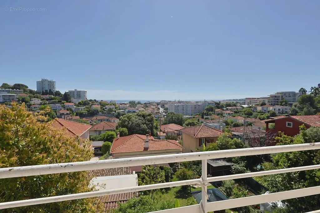 Balcone - 3-Piece Apartment with Sea View in Antibes