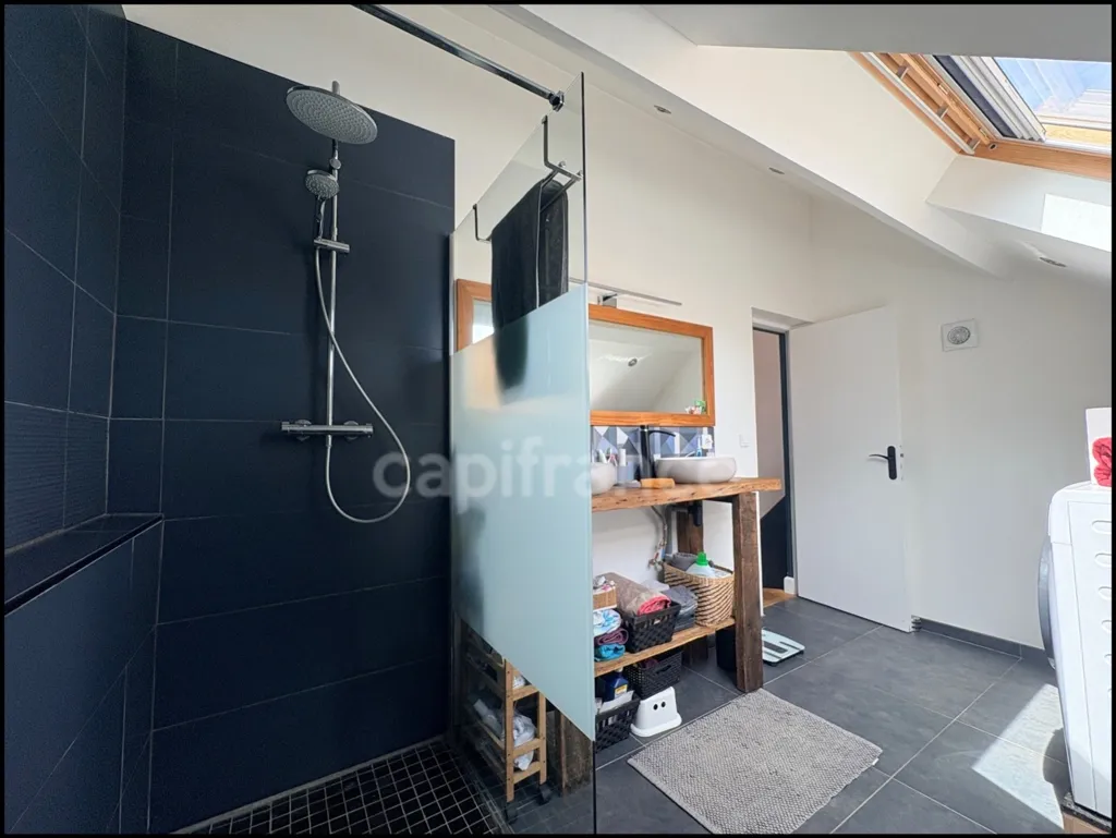 Salles de bain - Maison en Brique et Silex avec Terrasse à Oissel
