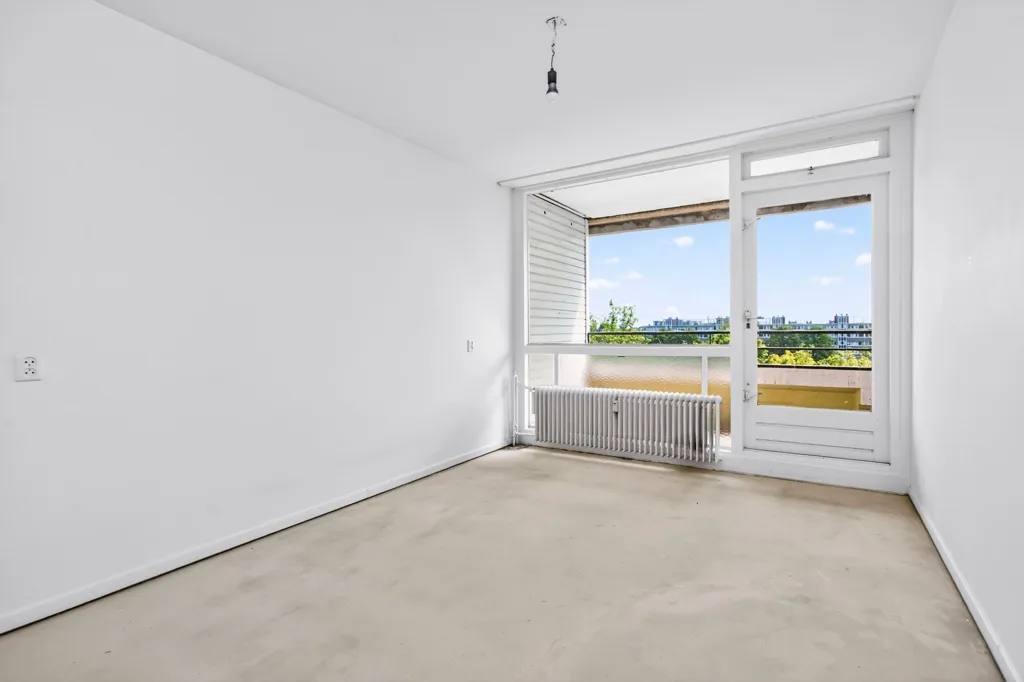 Pièces - 4-Bedroom Apartment with Balcony in Overvecht