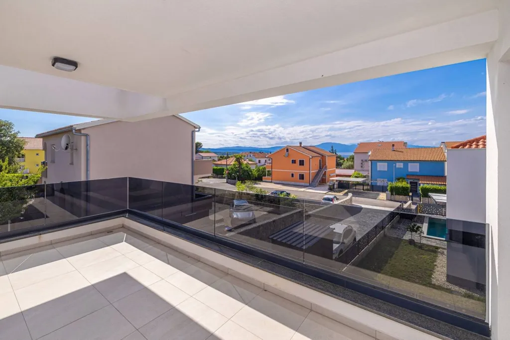 Balcone - Contemporary Villa with Pool in Malinska-Dubašnica