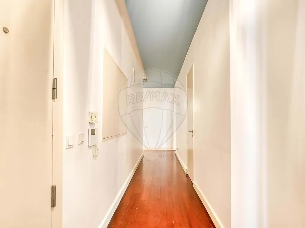 Entrée - Lisbon Condo with Terrace and Fireplace
