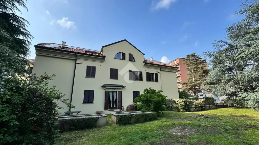 Exterior - Renoavted Multilocale with Private Garden in Monza