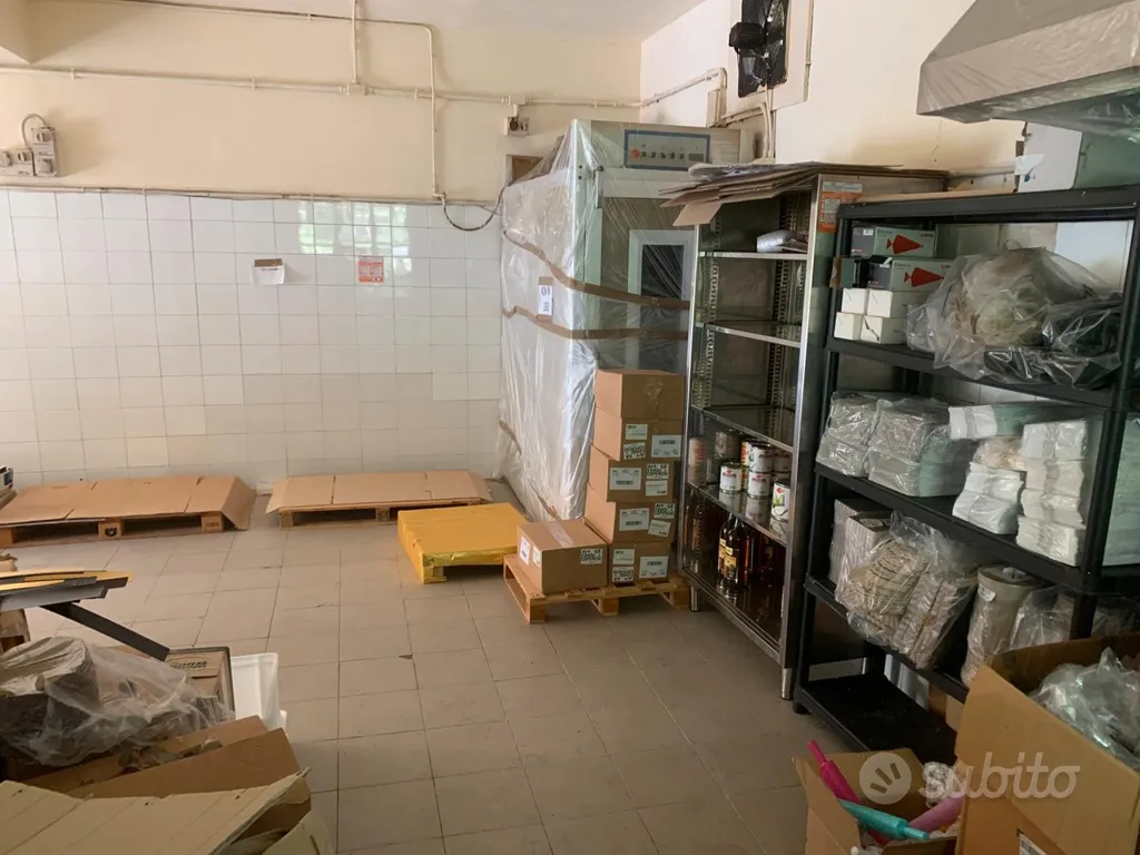 2-room commercial property in IT