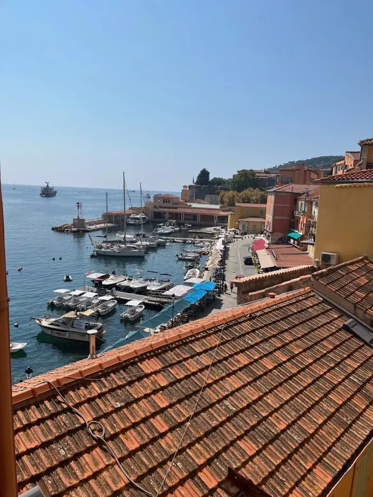 Terrace - Renovated Apartment with Sea View in Villefranche