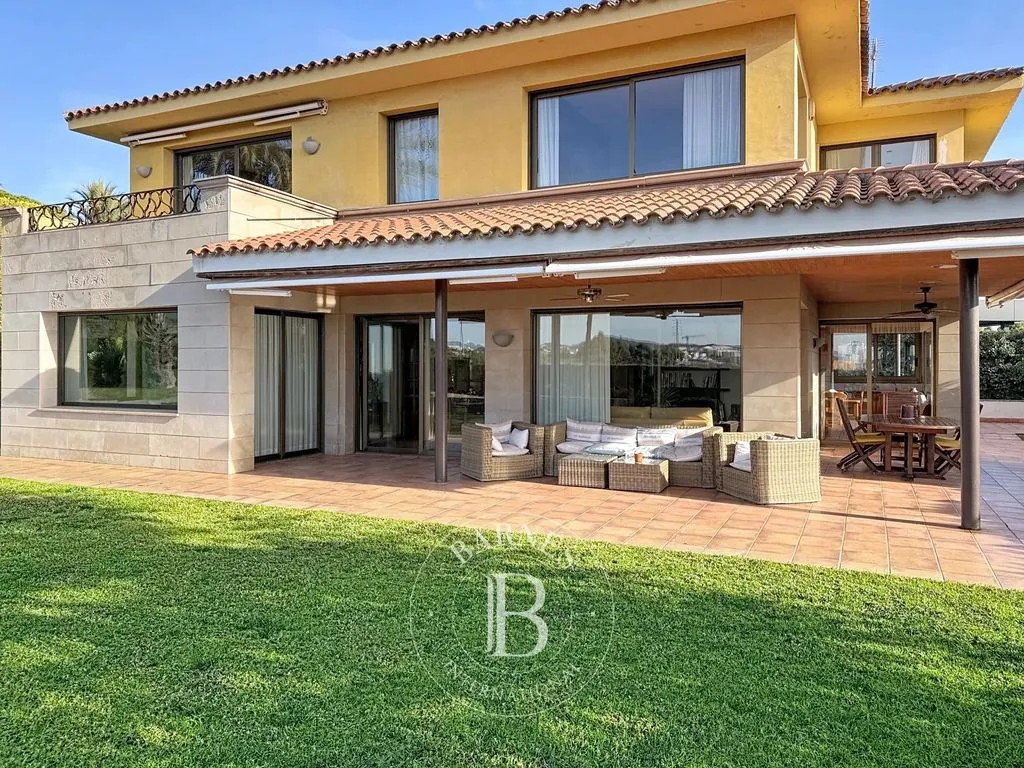 Välivaade - Luxury Villa with Pool in El Masnou