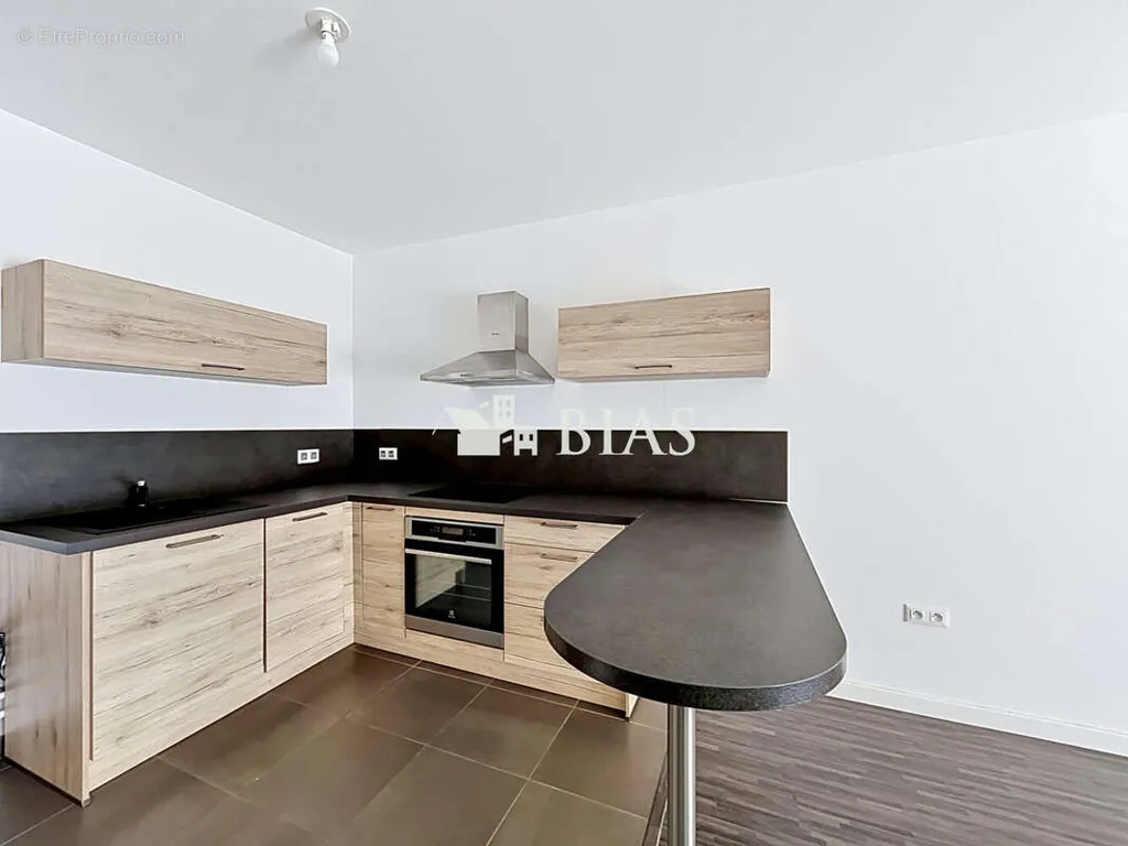 Cuisine - Appartement avec balcon et parking à Le Houlme
