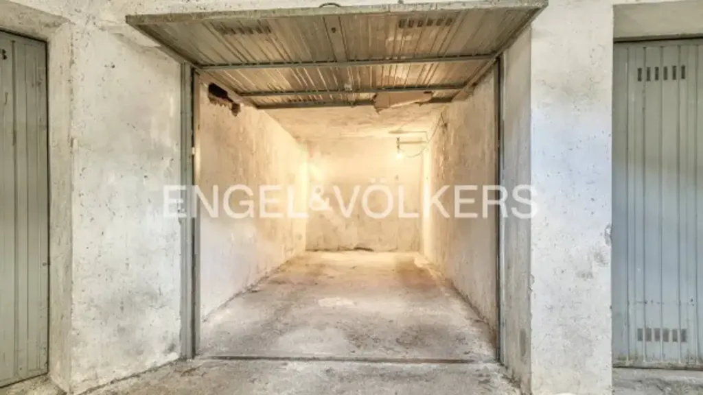 Garage - Trilocale with Garden Access in Merano