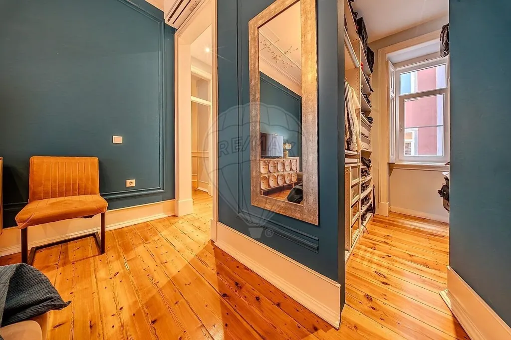 Esik - Lisbon Condo with Terrace and Garden