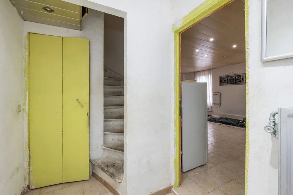 Esik - Terraced House with Corner Position in Antwerp