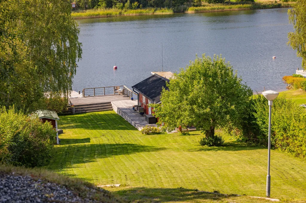 Aed - Strandtomt with Marina in Österskär