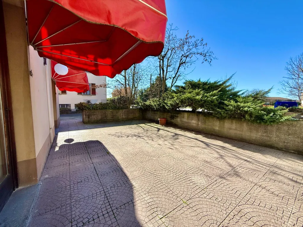 Terrasse - Restaurant with Apartment in Cremona's Migliaro