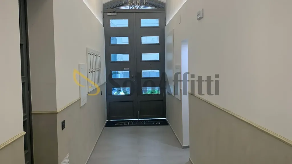 Entrée - Armed Bilocale with Balcony in Catania Centre
