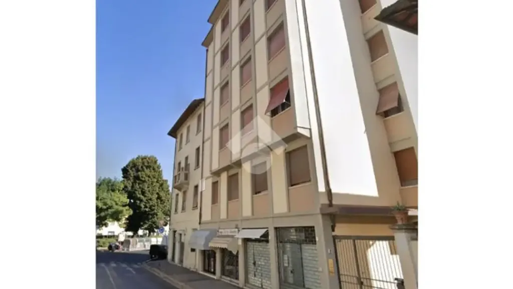 Välivaade - Retrofitted Apartment with Ascender in Florence