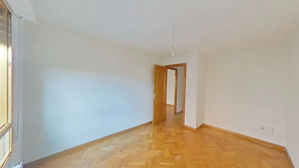 Pièces - 2-Bedroom Flat with Metro Access in Numancia