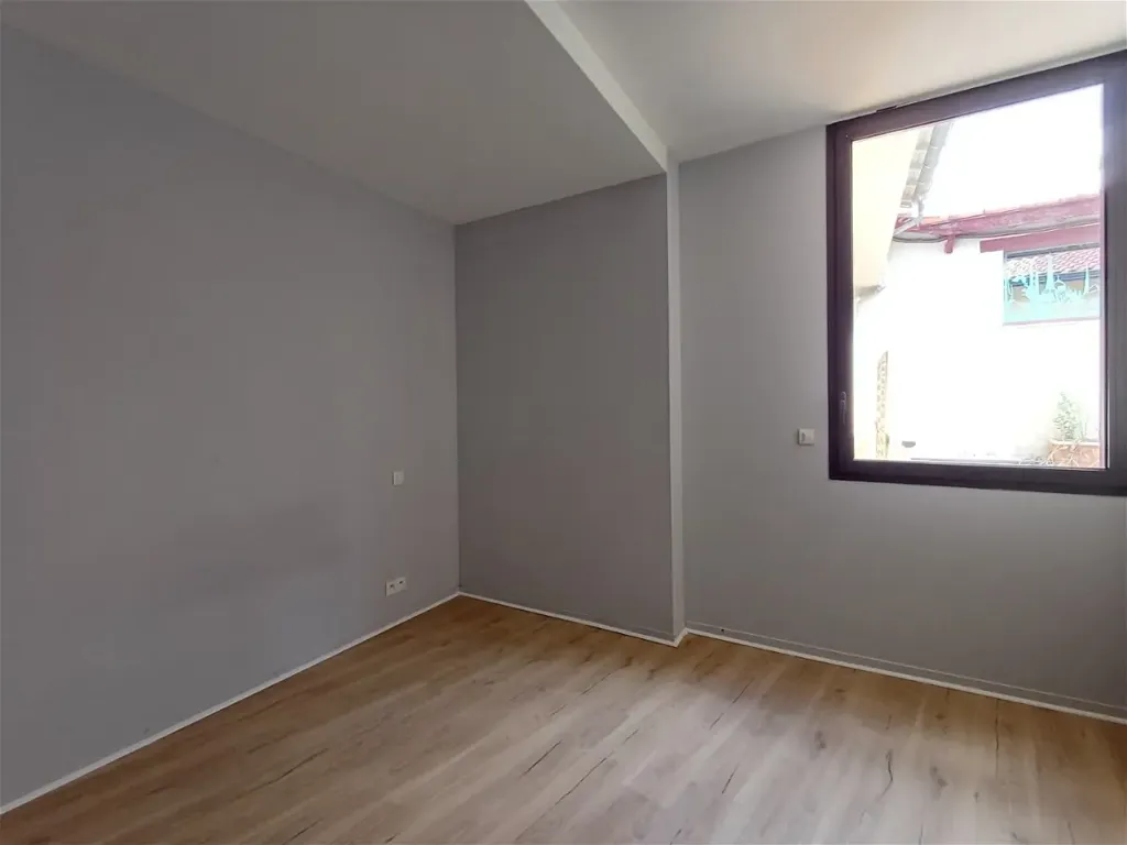 Rooms - City Centre Flat with Parking in Cadours