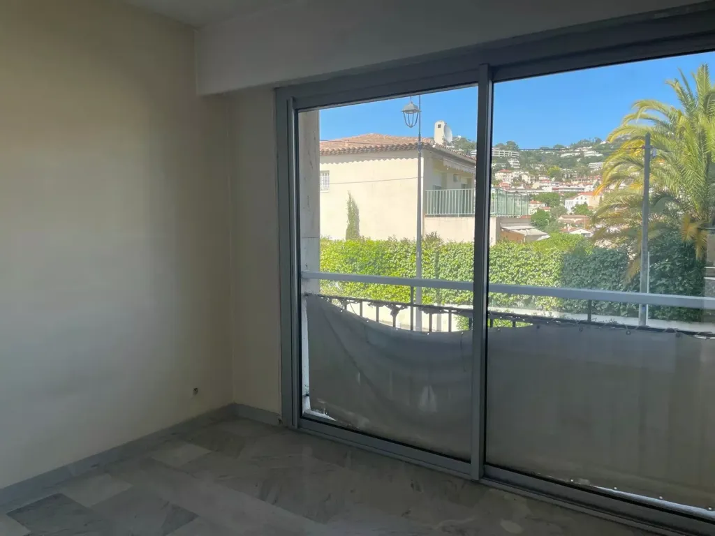 Toad - 2-Bedroom Apartment with Terrace in Le Cannet