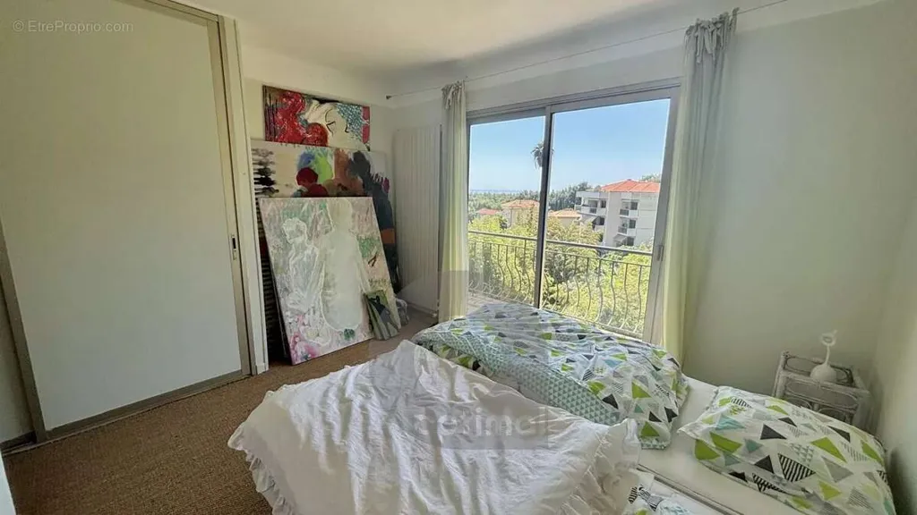 Magamistoad - 4-Piece with Sea View in Menton Garavan