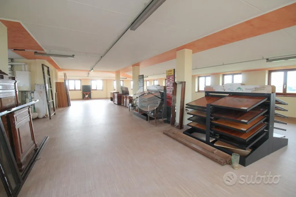 Rooms - Warehouse with Two Levels in Fontanella