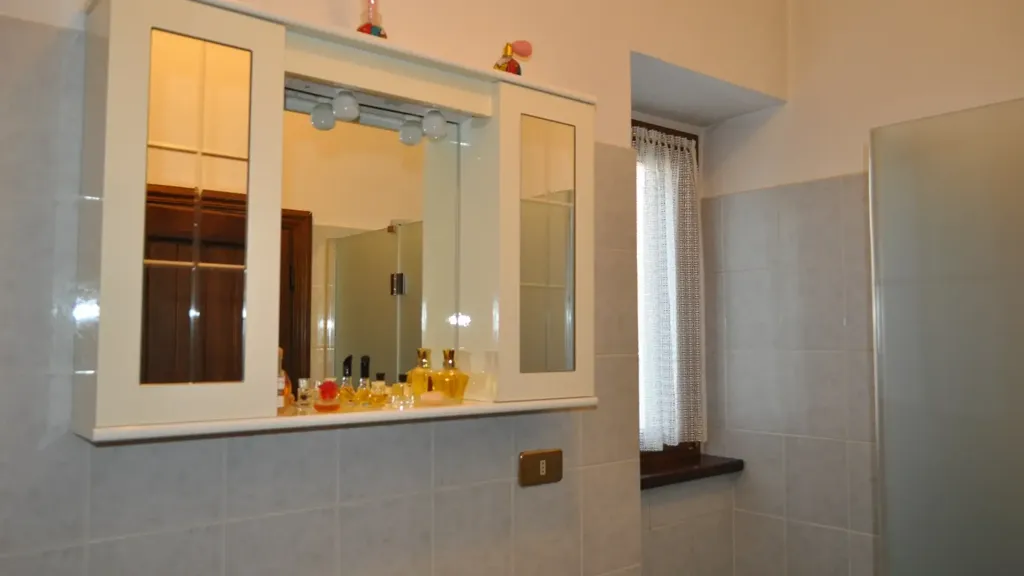 Vannitoad - Three-Bedroom Apartment with Balcony in Bedonia