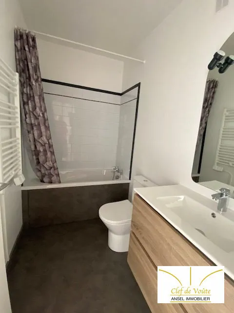 Bagni - Studio with Parking near Centre, Rueil-Malmaison