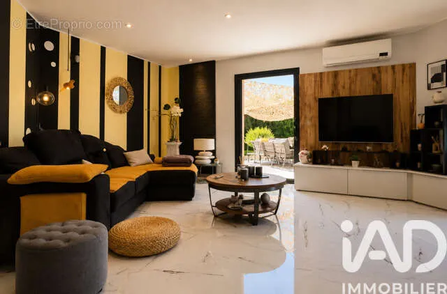 Living Room - House with Pool and Garden in Lacourt-Saint-Pierre
