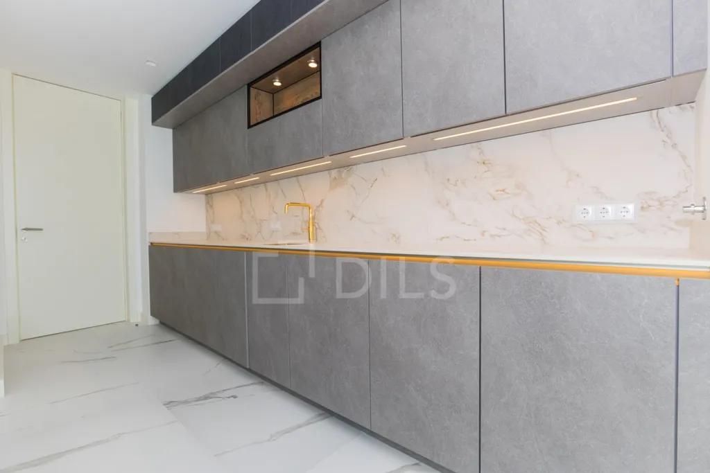 Kitchen - Contemporary T5 with Pool in Loulé