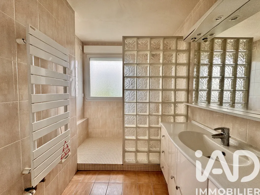 Bagni - 3-Bed Flat with Private Parking in Musicians' Quarter