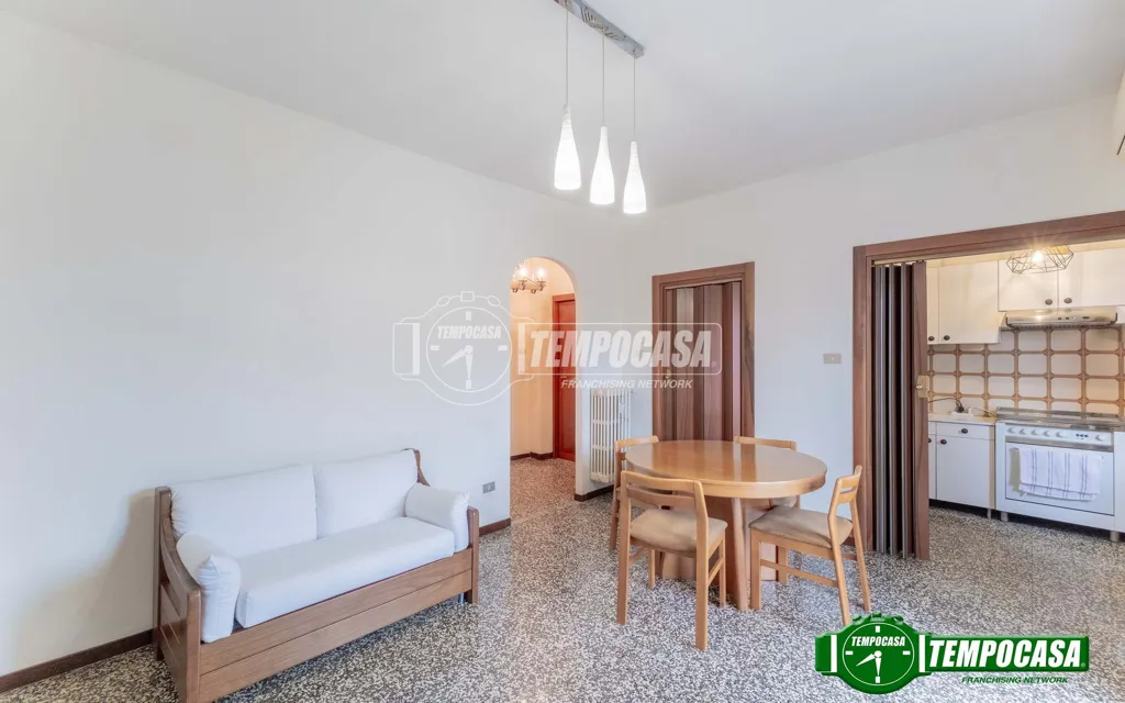 Séjour - 1960s Apartment with Double Exposure in Milan