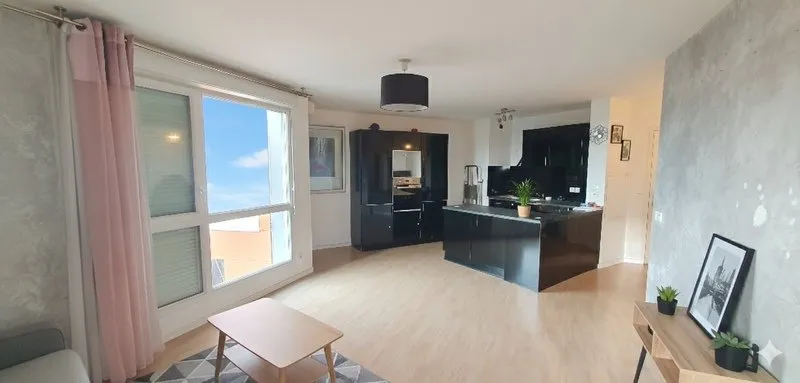 Séjour - Appartement 3 Pièces avec Balcon à Argenteuil