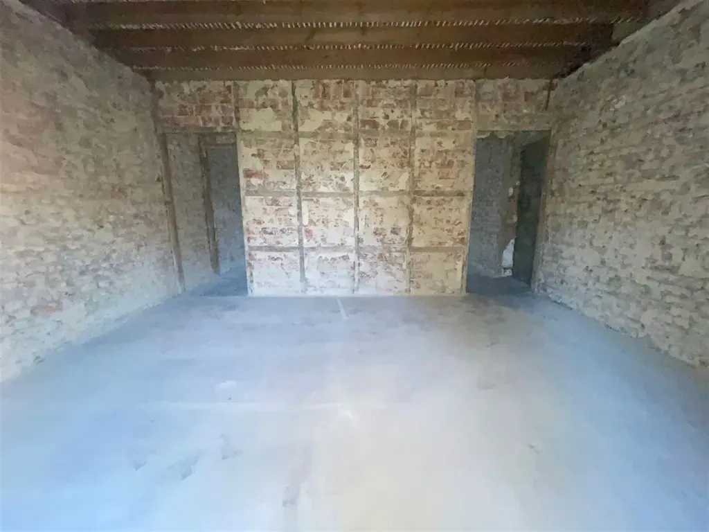 Toad - 3-Faced House Awaiting Renovation in Aulnois