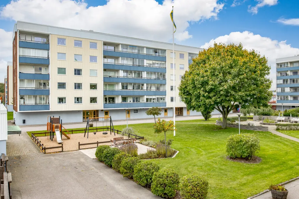 Giardino - Renovated Two-Bedroom with Balcony in Halmstad