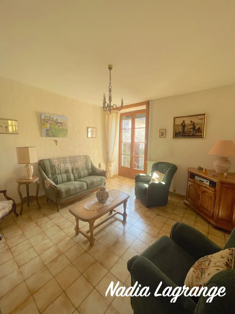 Séjour - Maison en Pierre avec Grange et Hangar au Calme
