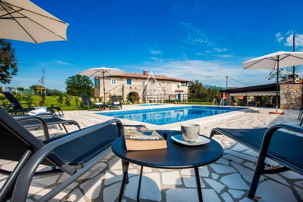 Bassein - Rustic Villa with Private Pool in Pićan