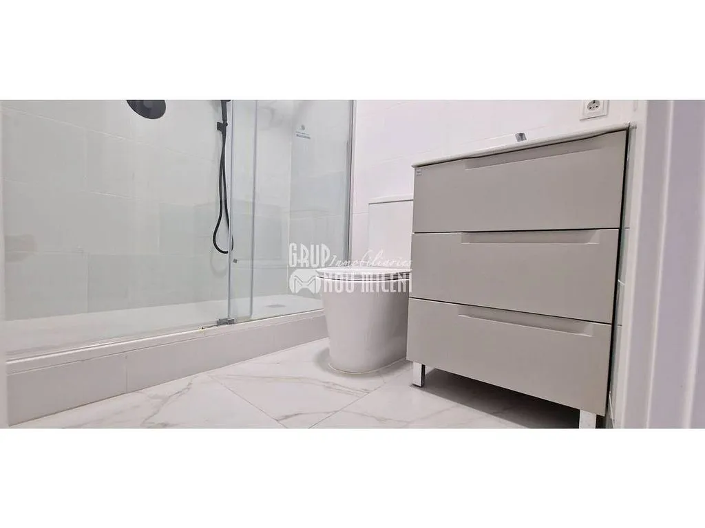 Salles de bain - 1-Bedroom Flat with Balcony in El Botànic, Valencia
