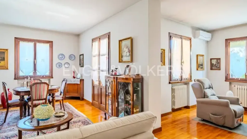 Living Room - Luxury Villa with Garden in Casier, Treviso