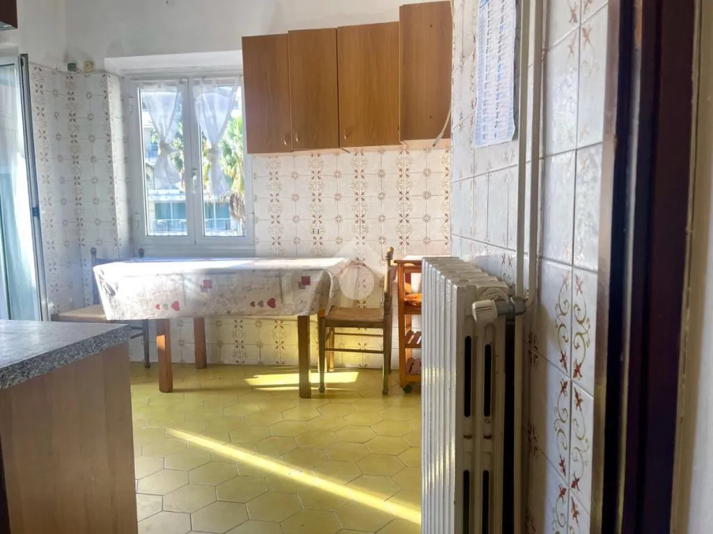 Köök - 4-Room Apartment with Balcony in Oneglia