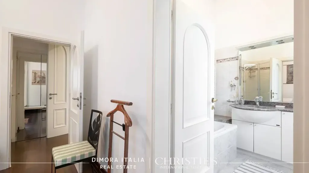 9-room apartment in IT