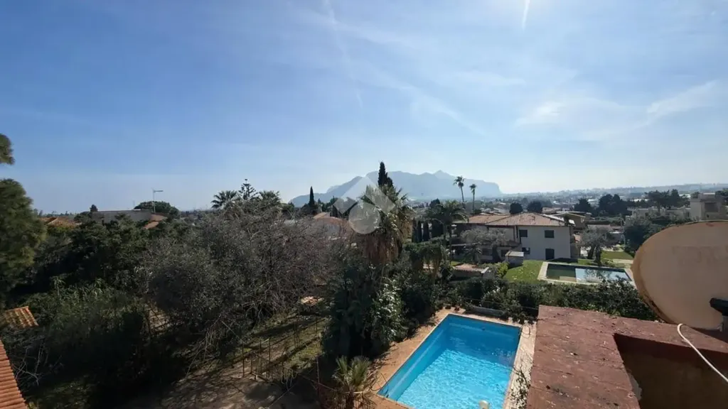 Bassein - Villa with Private Pool in Palermo
