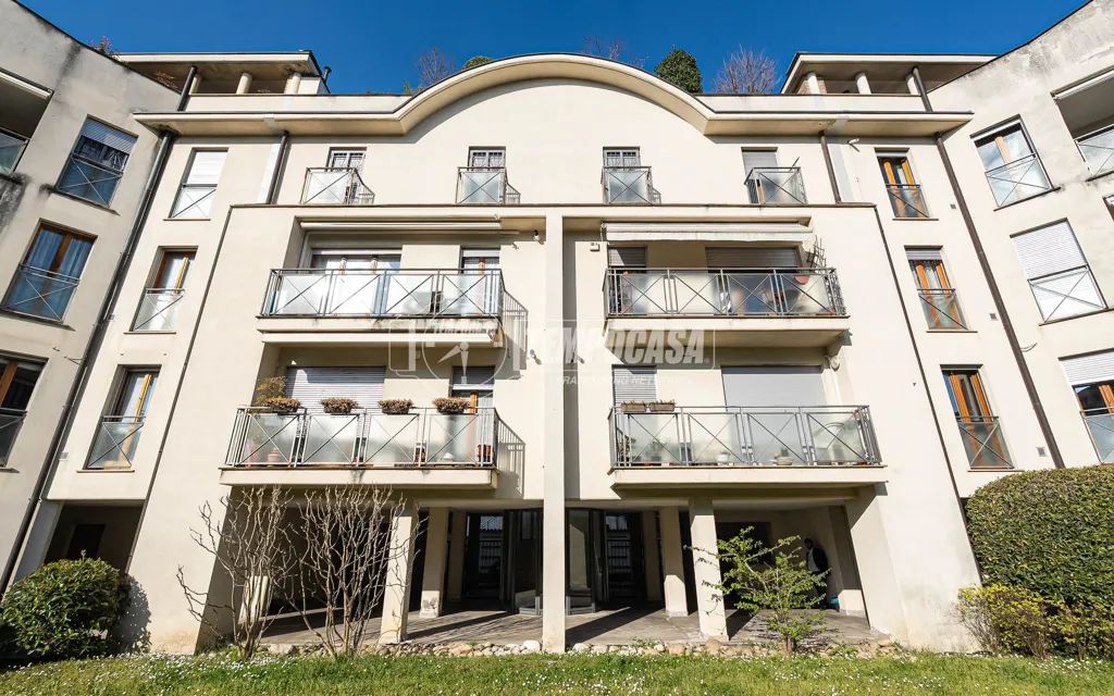 Extérieur - Mansard Apartment with Balcony in Mariano Comense