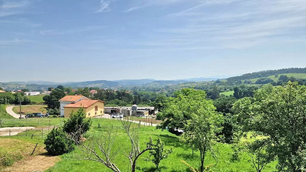 Aed - Chalet with Terrace in Reocín