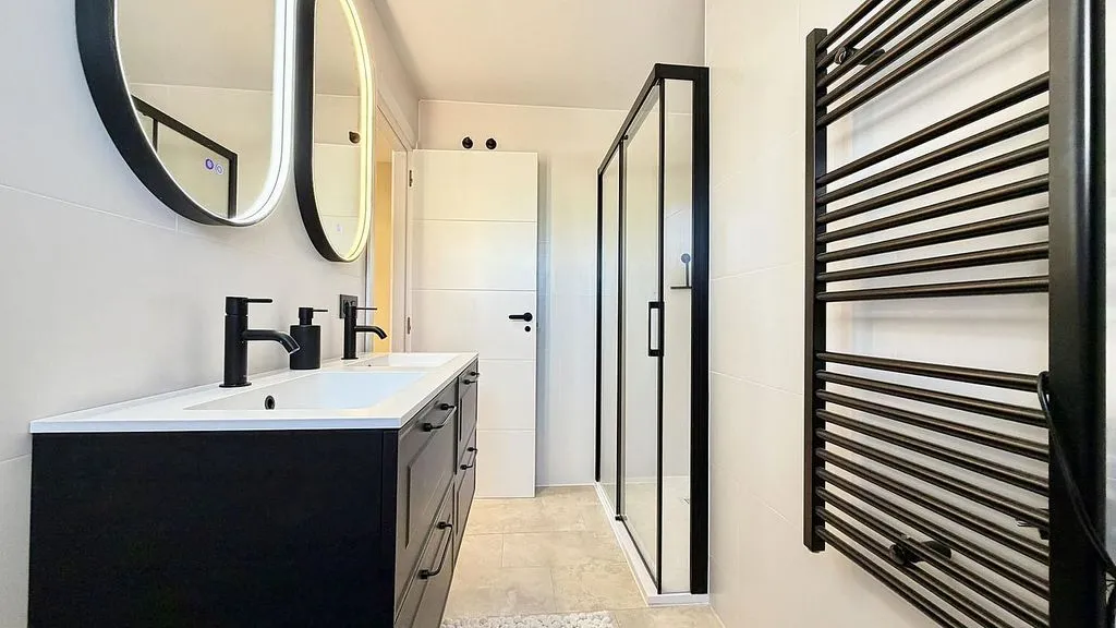 Salles de bain - Seafront Apartment with Pool in L'Albir