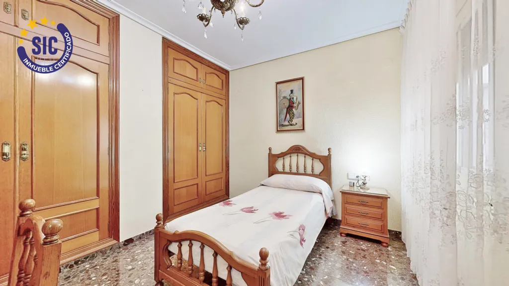 Magamistoad - Two-in-One Property with Terrace in Torrent